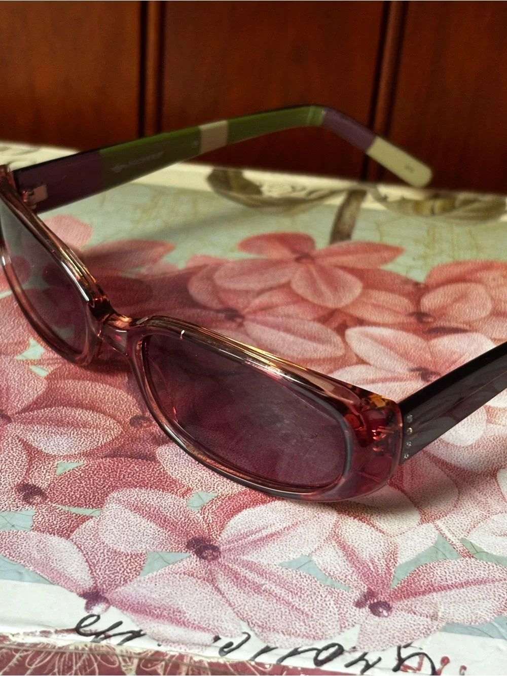 Women’s VTG Fashion Sunglasses in Pink toned by Dockers